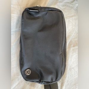 Lululemon belt bag 1L black nwot
